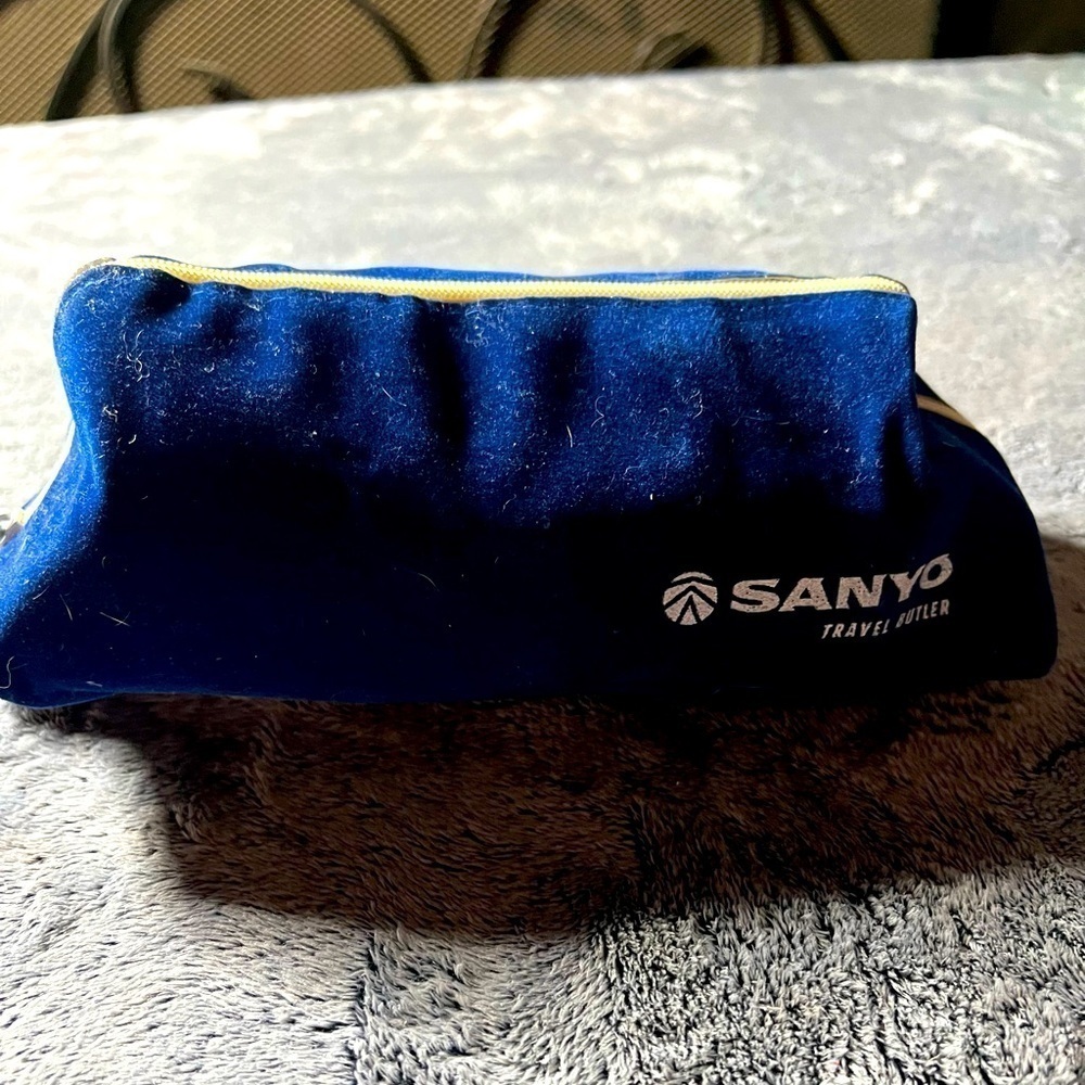 Vintage SANYO Travel Butler Mini Iron with Spray Dual Voltage A201N